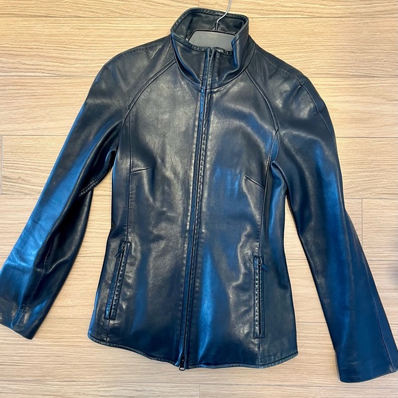 LEATHER JACKET by GUESS! Women’s,  Vintage, Size Small, blk w/ silver lining - Picture 1 of 10